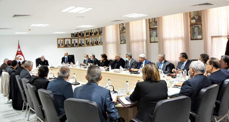 وزيرة العدل تعقد اجتماعا مع الوكلاء العامين لدى محاكم الاستئناف بالجمهورية 