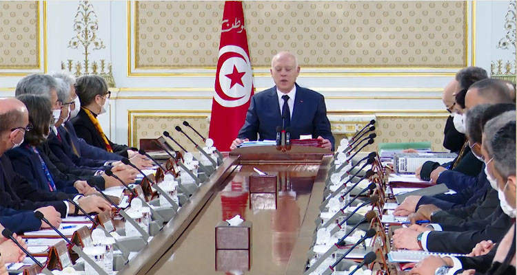 رئيس الدولة: هم يجتمعون عن بعد ونحن نجتمع عن قرب وبالقرب من الشعب 
