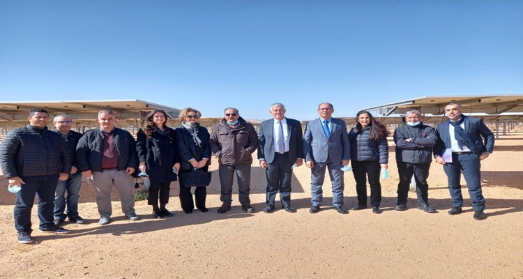 السفير الفرنسي يزور المحطة الفولطاضوئية بتطاوين