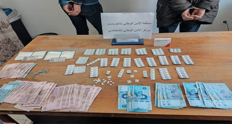 الدهماني: القبض على مروجين للأقراص المخدرة بالقرب من المعهد الثانوي
