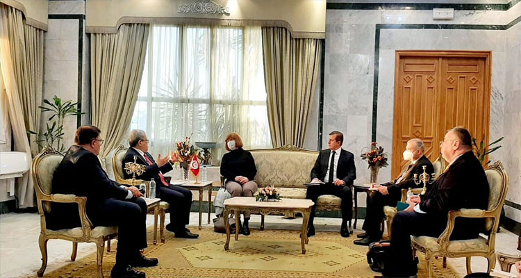 بهدف تسهيل إجلاء التونسيين: الجرندي يلتقي سفراء رومانيا وبولونيا وأكرانيا 