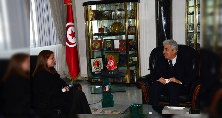 وزير الدفاع الوطني يستقبل رئيسة البعثة الدولية للصليب الأحمر بتونس 