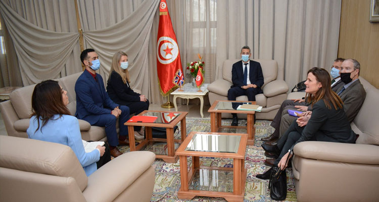 وزير الداخلية يستقبل سفيرة المملكة المتحدة 