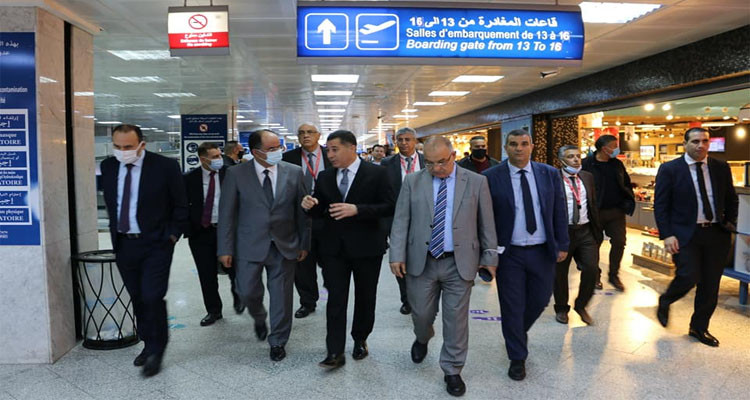 وزير النقل يعاين جاهزية مطار تونس قرطاج استعداد للموسم الصيفي 