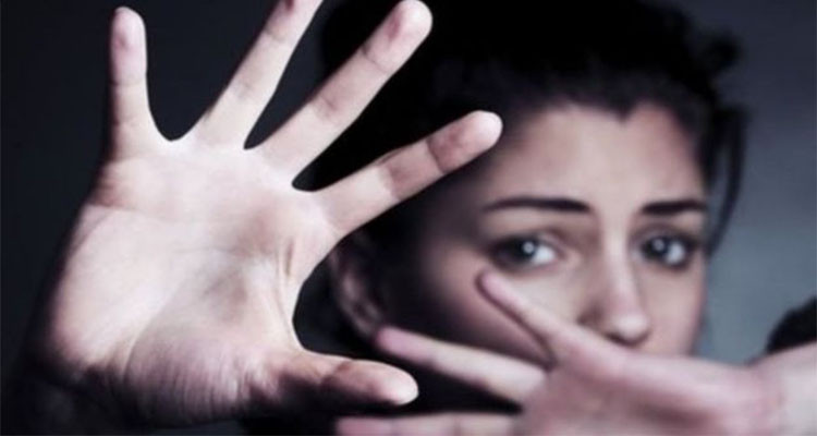 يعتدون بالفاحشة على أختهم غير الشقيقة ثم يتهمونها بالجنون 