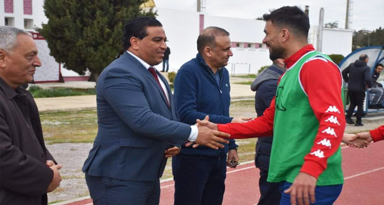 والي بن عروس يؤازر المنتخب قبل مباراته الحاسمة ضد نظيره المالي 