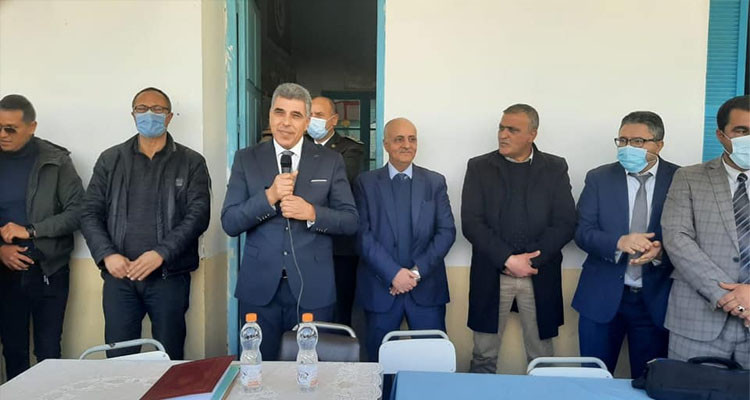 والي صفاقس يطمئن أهالي منزل شاكر: لن نحوّل أرضكم إلى مصب فضلات تقليدي 
