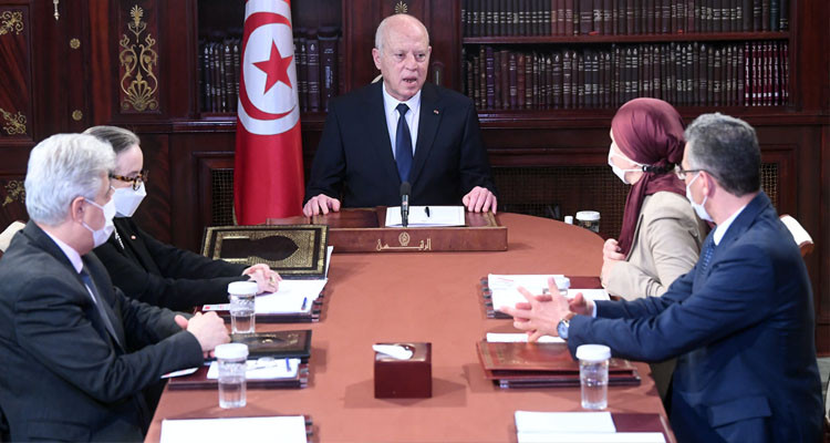 رئيس الدولة لعدد من أعضاء الحكومة: ما حدث بالأمس محاولة انقلابية فاشلة