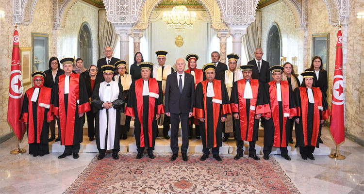 رئيس الدولة يصدر أمرا يتعلق بضبط تركيبة المجالس القضائية الثلاثة المؤقتة 