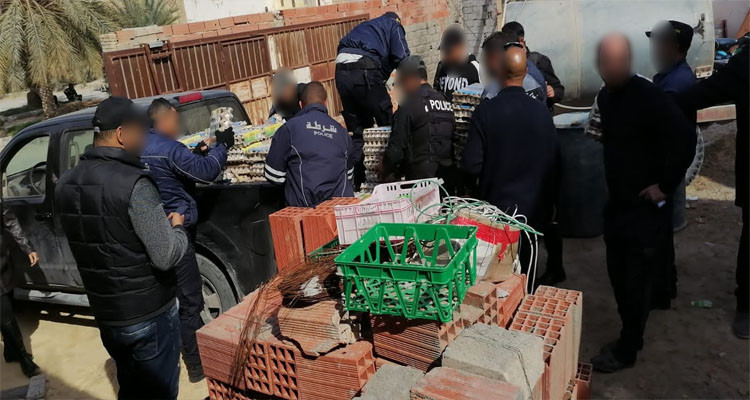 وزارة الداخلية:حجز مئات الأطنان من المواد الأساسية  من داخل مخازن المحتكرين