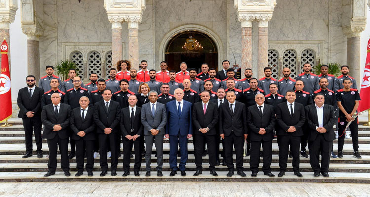 رئيس الدولة لأعضاء المنتخب: شكرا لكم أسعدتم التونسيين وأحييتم ذكريات 78