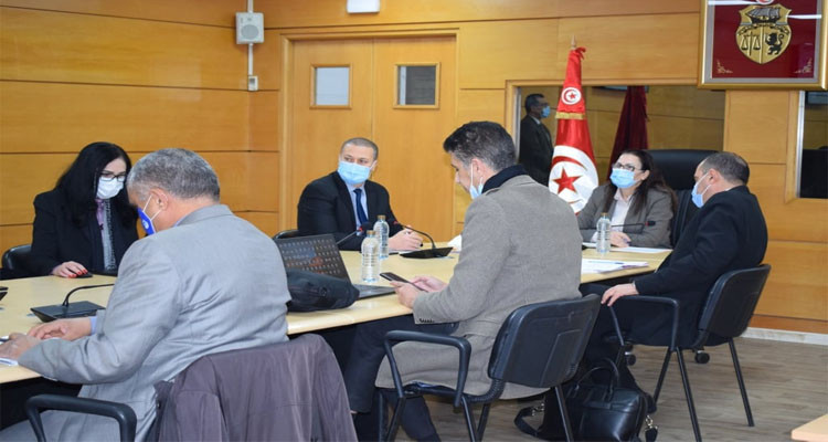 وزيرة التجارة تشرف على جلسة عمل خاصة بإحداث شركة المنطقة الحرة ببن قردان  