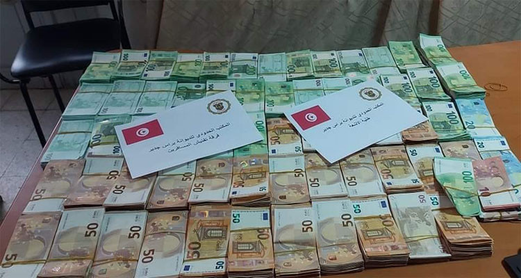 الديوانة تضبط سيارة أجنبية بها أكثر من مليار ونصف بالعملة الصعبة