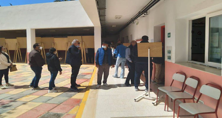 أفراد الجالية الفرنسية بتونس يدلون بأصواتهم في الدور الأول من الرئاسيات