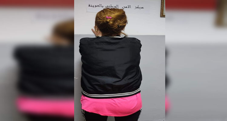 القبض على فتاة واعدت شخصا أجنبيا لتقوم بسرقة أغراضه وأمواله