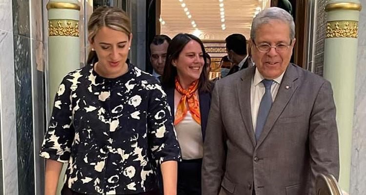 الجرندي يطلع الامريكية لامبرت على التقدم الحاصل في تنفيذ الاجندة الرئاسية