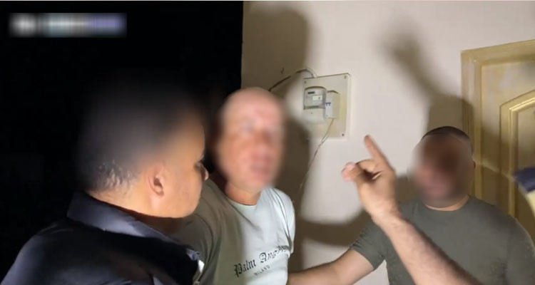 الإطاحة بمنحرف انتحل صفة أمني واستولى على 16 ألف دينار من داخل فرع بنكي 