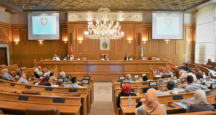 المجلس البلدي بتونس يدين إقدام رئيس مركز شرطة على تعنيف إحدى مستشاراته