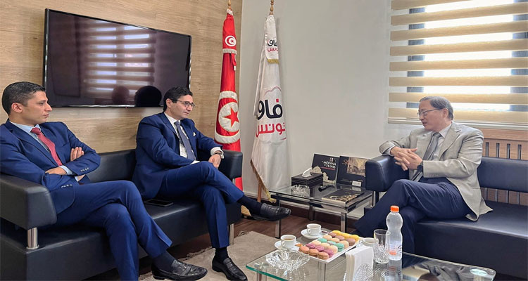 السفير الصيني يؤدي زيارة مجاملة إلى حزب آفاق تونس 