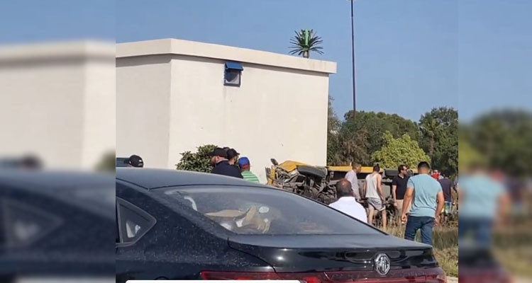 قتيل وثمانية جرحى في حادث انقلاب سيارة تاكسي جماعي 