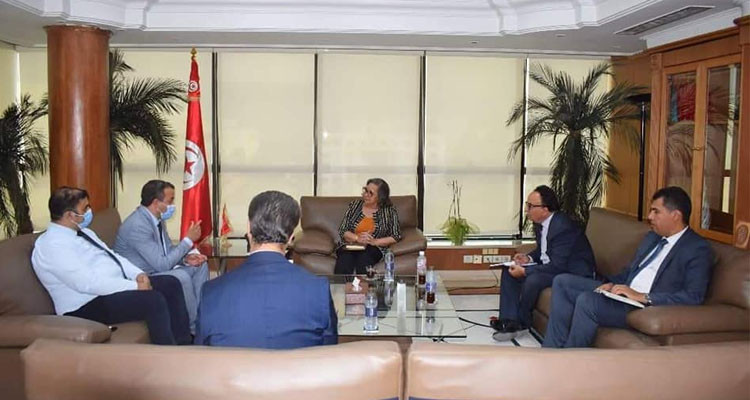 وزيرة الصناعة تستقبل وفدا رفيع المستوى عن مؤسسة فرنسية رائدة