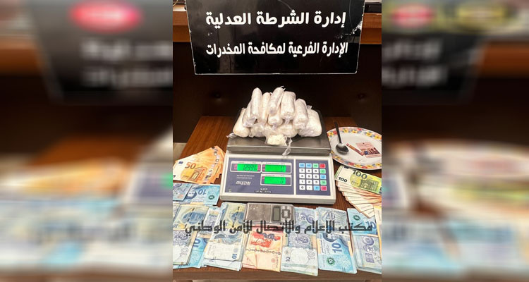 القبض على  ثلاثة أشخاص بحوزتهم كميات من مخدر الكوكايين بقيمة 450 ألف دينار 