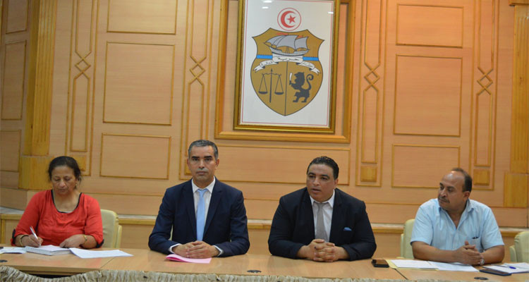 والي بن عرس يدعو المخابز إلى توفير الخبز بالكميات والمقاييس المضبوطة 