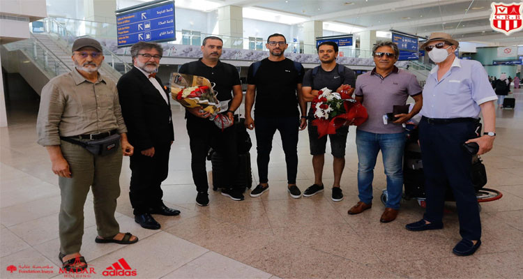 نبيل الكوكي يصل إلى الجزائر لتسلم مهامه على رأس شباب بلوزداد 