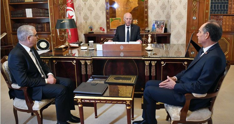 رئيس الدولة يدعو  إلى إنشاء مدرسة لترشيح المعلمين وأخرى عليا للترشيح