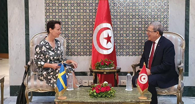 وزير الخارجية يدين رفقة السفيرة السويدية بتونس العدوان على أوكرانيا