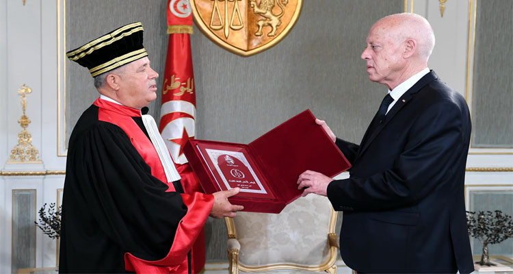رئيس الدولة يتسلم التقرير الأول للمجلس الأعلى المؤقت للقضاء