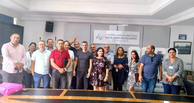 أعوان السوق الحرة بمطار تونس قرطاج يقررون حمل الشارة الحمراء 