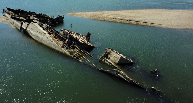 الجفاف يكشف عن حطام بواخر ألمانية مدججة بالمتفجرات 