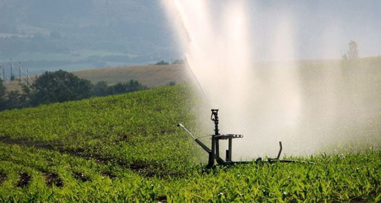 الجفاف يدفع فرنسا إلى معالجة مياهها المستعملة حتى تتمكن من ري مزروعاته