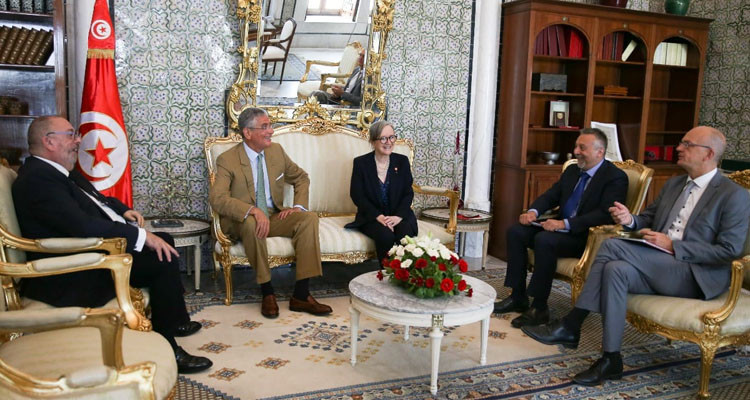 رئيسة الحكومة تستقبل وفدا عن البنك الدولي