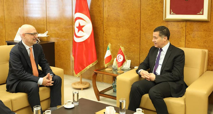 وزير النقل يتباحث مع السفير الإيطالي سبل تعزيز التعاون بين الجانبين 