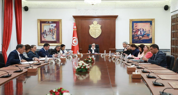 بودن توصي بالاعتماد على السيارات الهجينة والكهربائية وتطوير صناعاتها