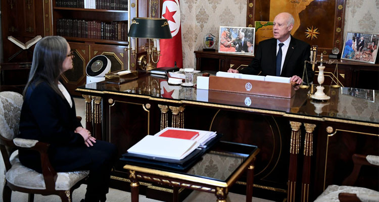 رئيس الدولة:كيف يوفرون العملة الصعبة عند استيراد العطور وأطعمة الحيوانات الأليفة؟