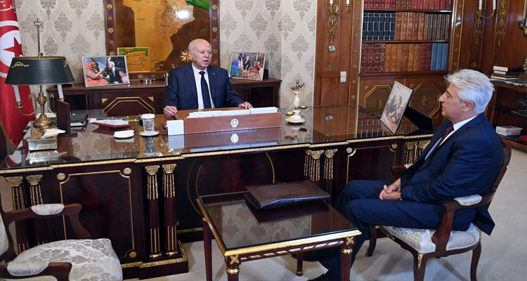 رئيس الجمهورية يتابع مع وزير الدفاع سير عمل المؤسسة العسكرية 