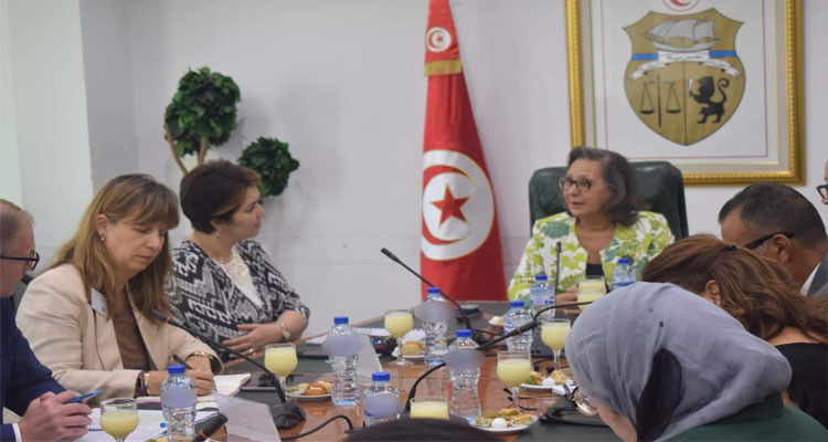 وزيرة الصناعة تطلع مجلس إدارة البنك الأوروبي على البرنامج الإصلاحي للحكومة 