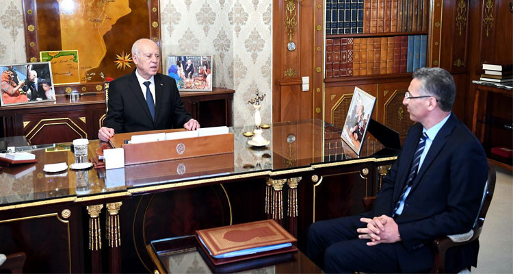 رئيس الدولة يتباحث مع وزير الداخلية سبل التصدي للمحتكرين 