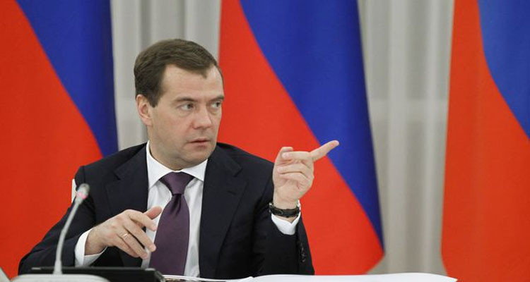 مدفيديف: تلك العجوز البريطانية الخرفة تتوهم أنها قادرة على محاربتنا نوويا