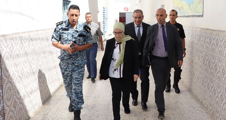 وزيرة العدل تزور سجن سليانة وتوصي بالتخفيف من نسبة الاكتظاظ 
