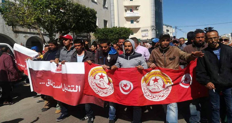 عمال الحضائر دون 45 سنة يلوحون بالعودة للشارع لافتكاك حقوقهم 