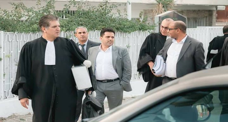 محامي سليم الرياحي ينفي ما راج بشأن موكله ويقاضي  إذاعة خاصة 
