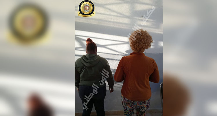 القبض على افريقيتين تروجان المنشطات الجنسية والخمور خلسة