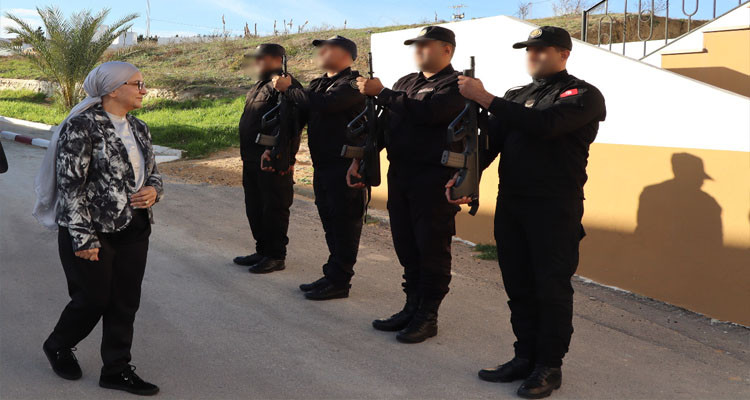 وزيرة العدل تأذن بنقلة عدد من سجناء الناظور لأسباب إنسانية 