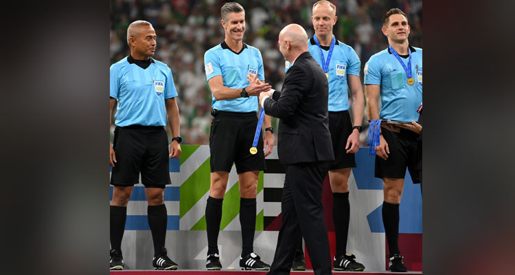 النيوزلندي كونغر يدير مباراة المنتخب التونسي مع نظيره الفرنسي 