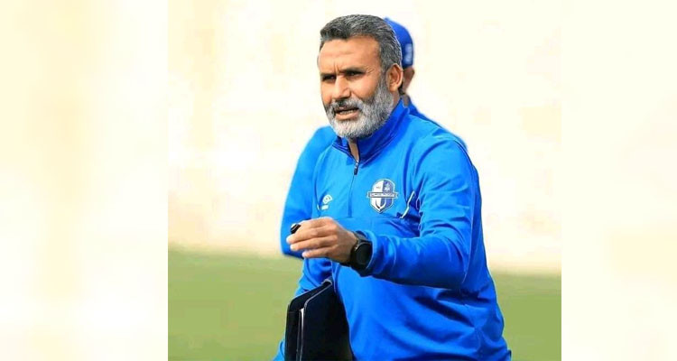 أولمبي الزاوية الليبي يقيل المدرب طارق ثابت من مهامه 