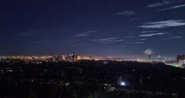 الجيش الروسي يغرق العاصمة كييف في الظلام الدامس 